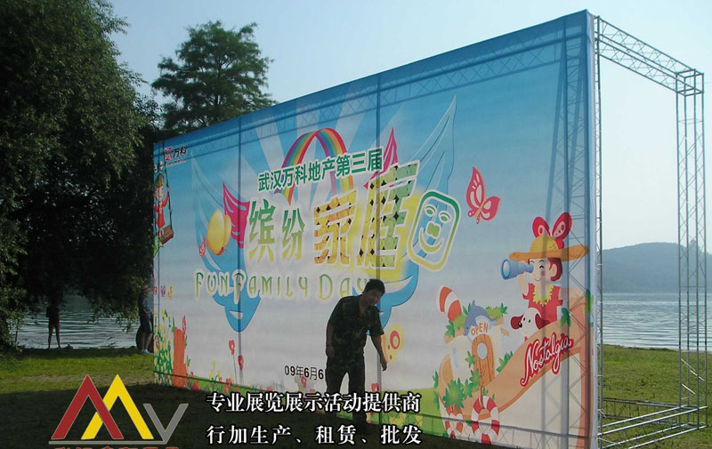 普通喷绘搭建的背景板